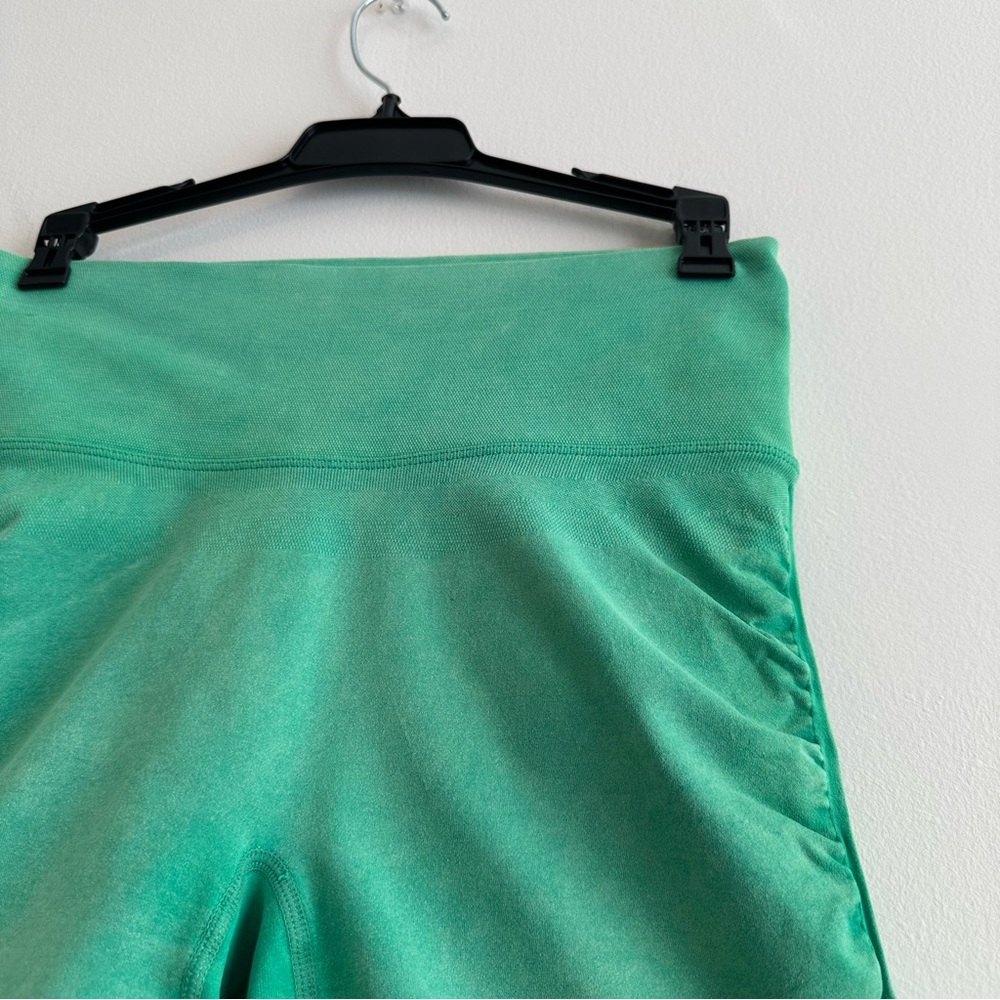 Joy Lab Women’s Kelly Green Athletic Scrunched Shorts - Picture 6 of 7